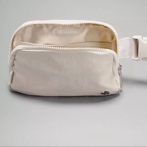 Lululemon everywhere belt bag